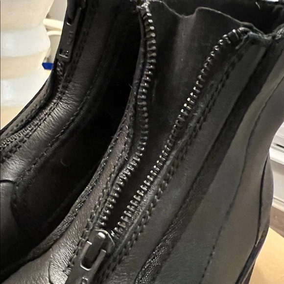 UGG Cityfunc Zip water-resistant platform booties in black leather. - Picture 8 of 12